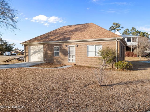 200 Pelican Drive, Newport, NC 28570