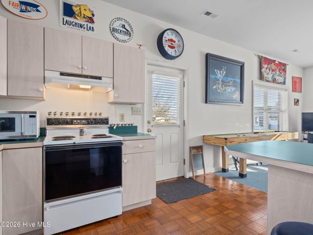 200 Pelican Drive, Newport, NC 28570