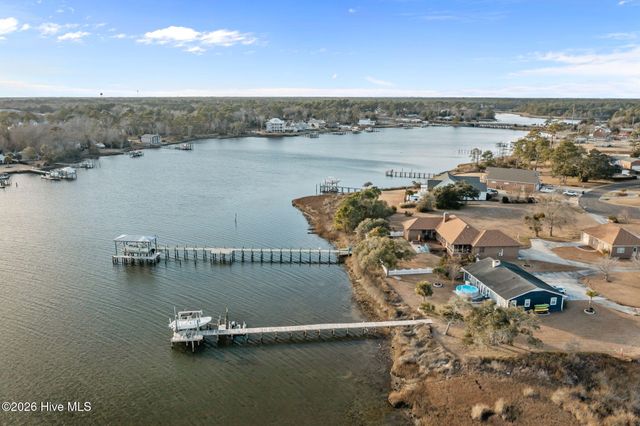 200 Pelican Drive, Newport, NC 28570