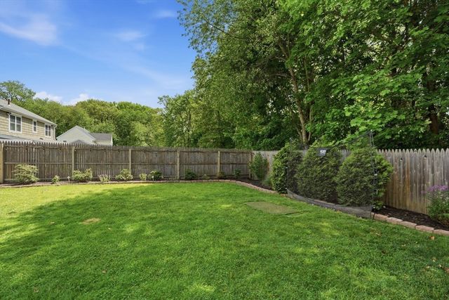 65 Lake St, Braintree, MA 02184