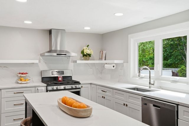 65 Lake St, Braintree, MA 02184