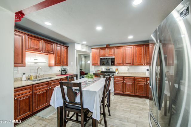 1652 W 2ND Street, Mesa, AZ 85201