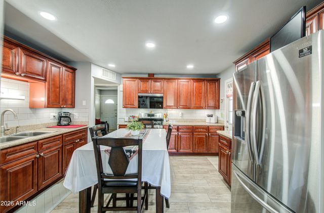 1652 W 2ND Street, Mesa, AZ 85201