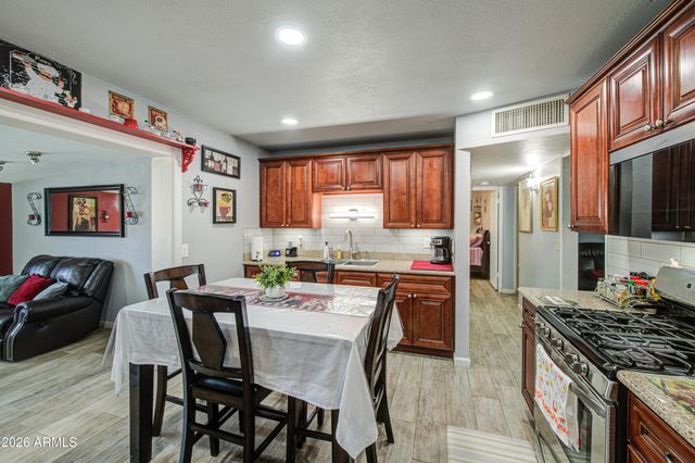 1652 W 2ND Street, Mesa, AZ 85201