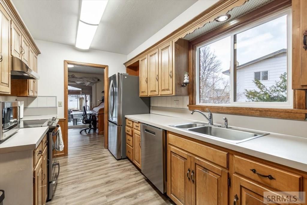 Image 5 of property listing at 3715 S 5th W, Idaho Falls, ID 83404