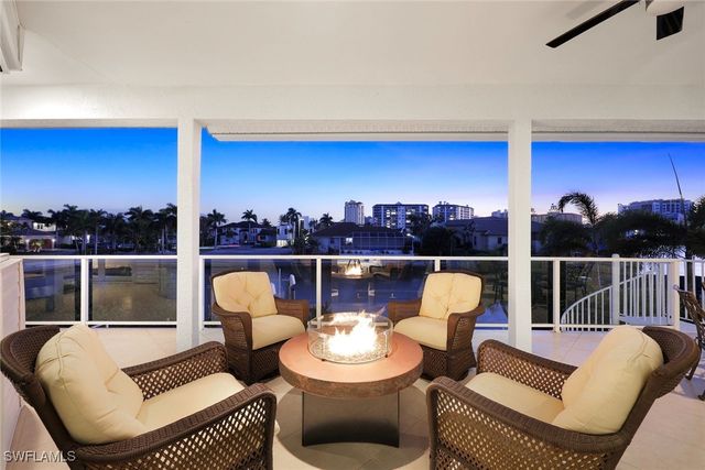 464 Oak AVE, Naples, FL 34108