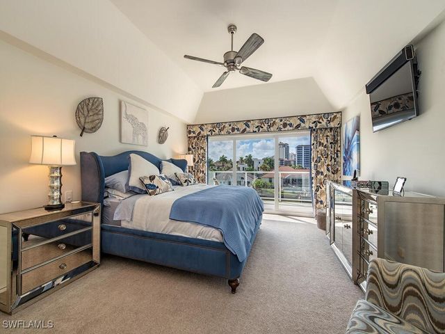 464 Oak AVE, Naples, FL 34108