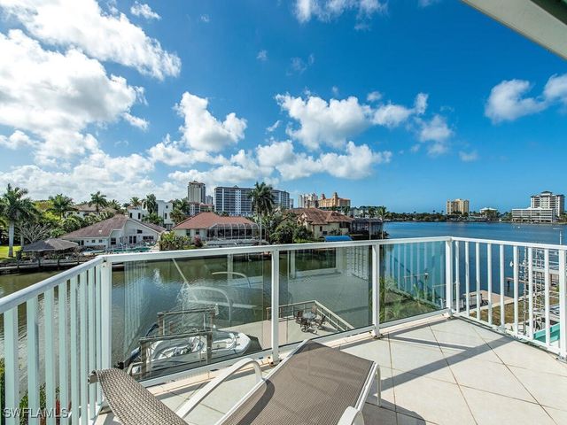 464 Oak AVE, Naples, FL 34108
