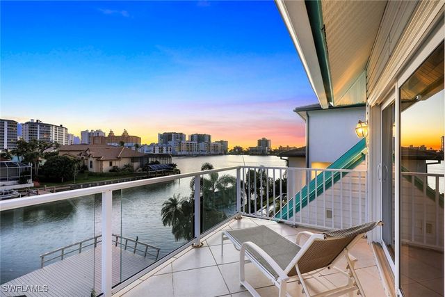 464 Oak AVE, Naples, FL 34108