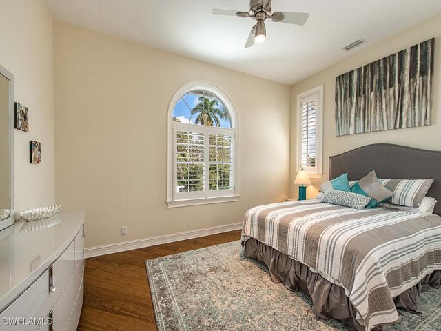 464 Oak AVE, Naples, FL 34108