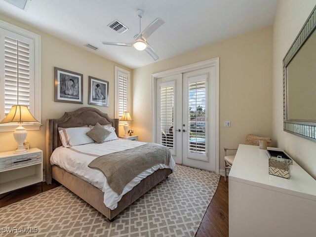 464 Oak AVE, Naples, FL 34108