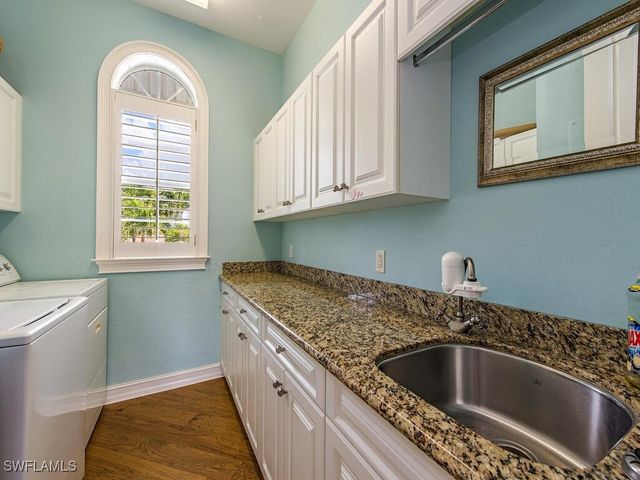 464 Oak AVE, Naples, FL 34108