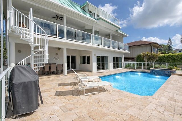 464 Oak AVE, Naples, FL 34108