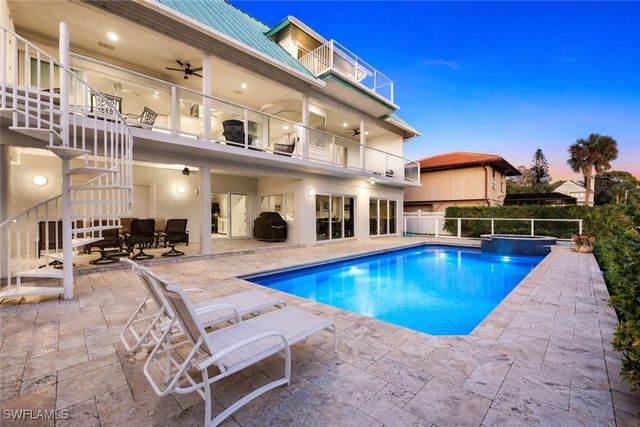 464 Oak AVE, Naples, FL 34108