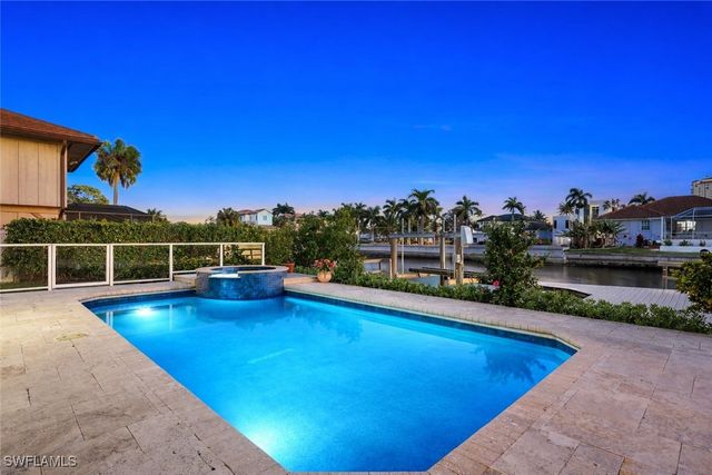 464 Oak AVE, Naples, FL 34108