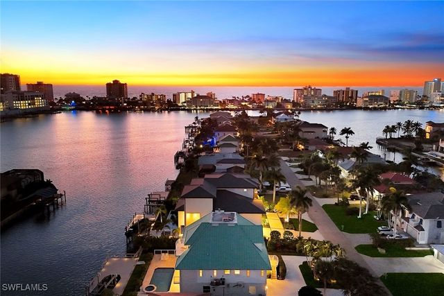 464 Oak AVE, Naples, FL 34108