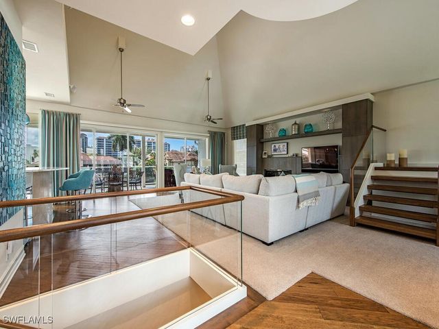 464 Oak AVE, Naples, FL 34108