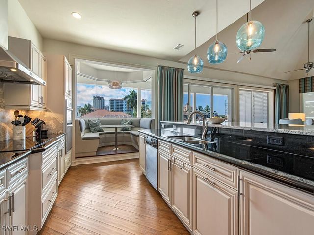 464 Oak AVE, Naples, FL 34108