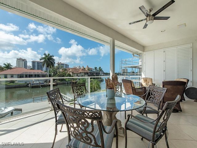 464 Oak AVE, Naples, FL 34108