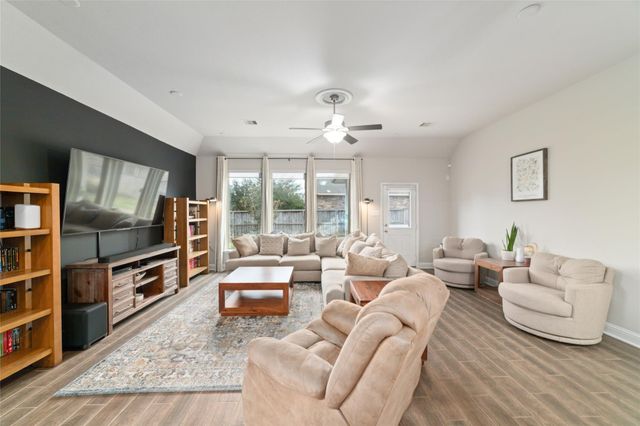 1902 Emerald Breeze Court, Pearland, TX 77089