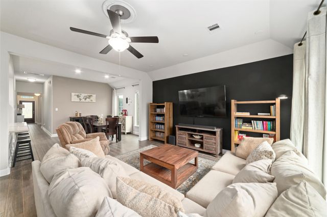 1902 Emerald Breeze Court, Pearland, TX 77089