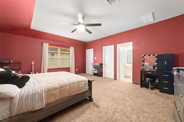 1902 Emerald Breeze Court, Pearland, TX 77089