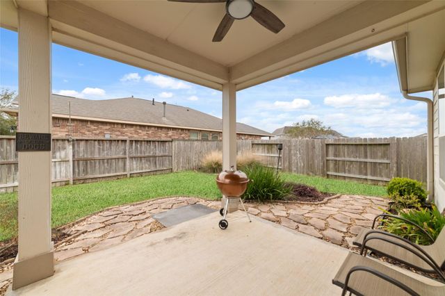 1902 Emerald Breeze Court, Pearland, TX 77089