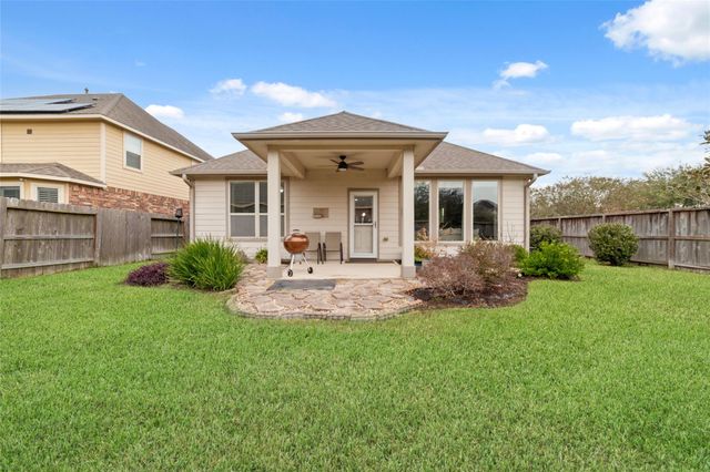 1902 Emerald Breeze Court, Pearland, TX 77089