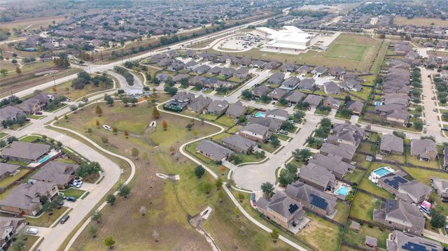 1902 Emerald Breeze Court, Pearland, TX 77089