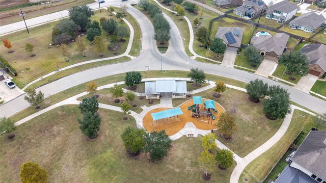 1902 Emerald Breeze Court, Pearland, TX 77089