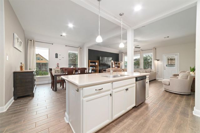 1902 Emerald Breeze Court, Pearland, TX 77089