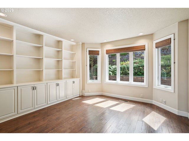 1224 TYNDALL Ct, Lake Oswego, OR 97034