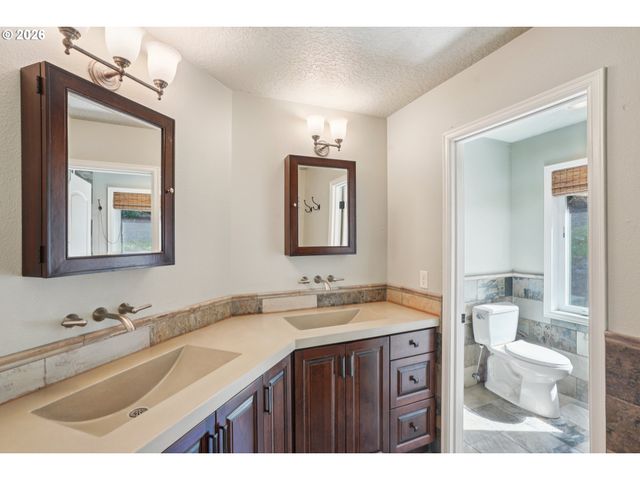 1224 TYNDALL Ct, Lake Oswego, OR 97034