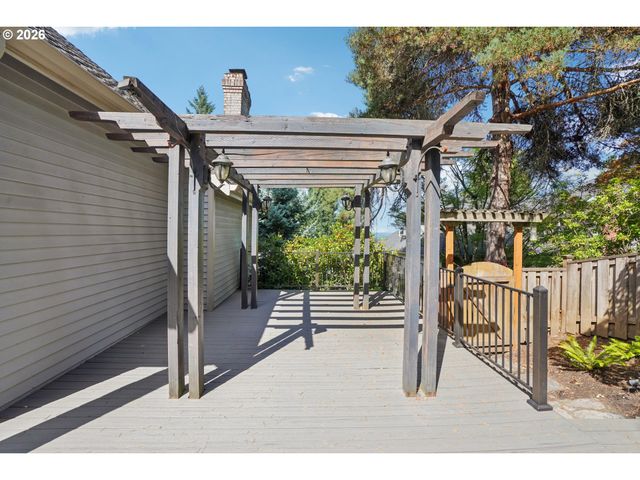 1224 TYNDALL Ct, Lake Oswego, OR 97034