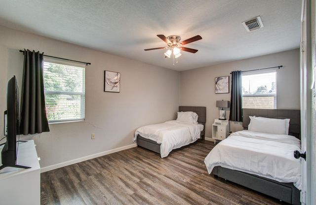 8018 Hammerly Boulevard, Houston, TX 77055
