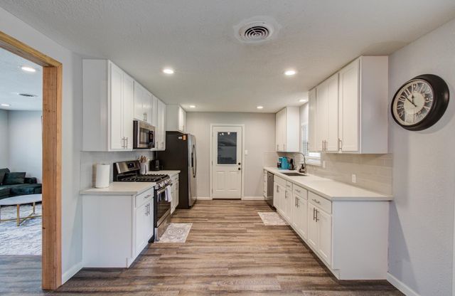 8018 Hammerly Boulevard, Houston, TX 77055