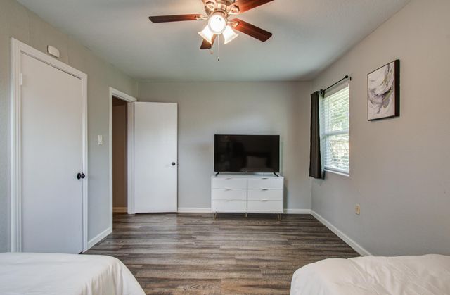 8018 Hammerly Boulevard, Houston, TX 77055