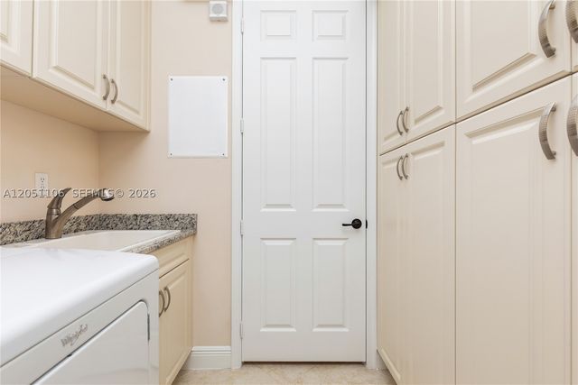8420 NW 33rd St, Cooper City, FL 33024
