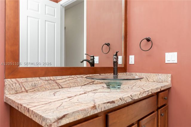 8420 NW 33rd St, Cooper City, FL 33024