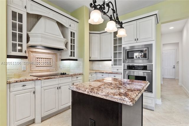8420 NW 33rd St, Cooper City, FL 33024