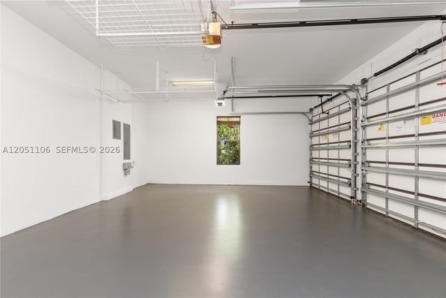 8420 NW 33rd St, Cooper City, FL 33024