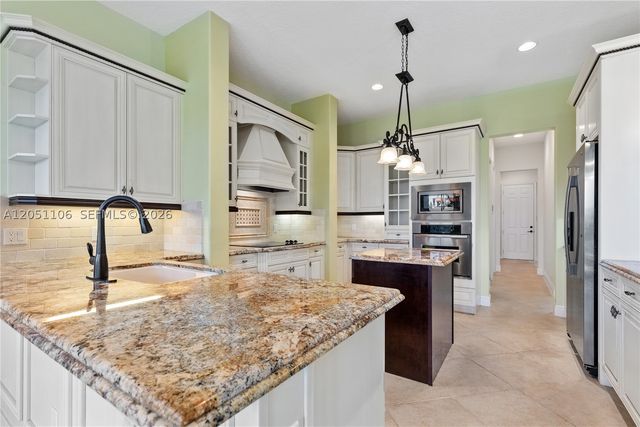 8420 NW 33rd St, Cooper City, FL 33024