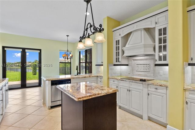 8420 NW 33rd St, Cooper City, FL 33024