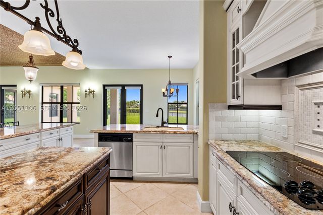 8420 NW 33rd St, Cooper City, FL 33024