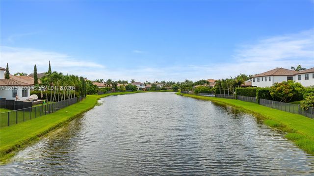 8420 NW 33rd St, Cooper City, FL 33024