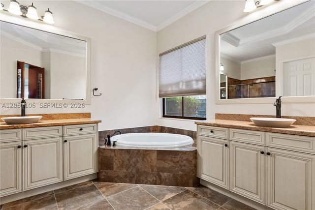 8420 NW 33rd St, Cooper City, FL 33024