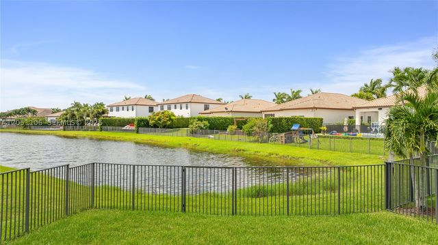 8420 NW 33rd St, Cooper City, FL 33024