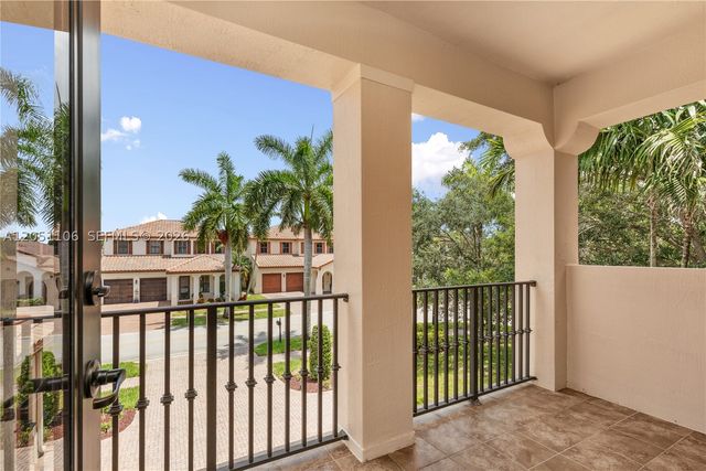 8420 NW 33rd St, Cooper City, FL 33024