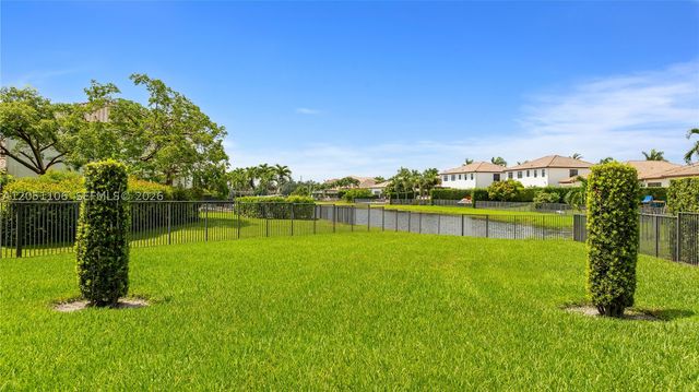 8420 NW 33rd St, Cooper City, FL 33024