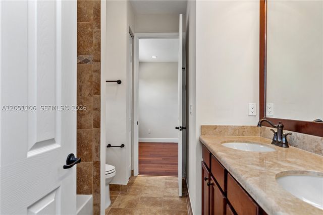 8420 NW 33rd St, Cooper City, FL 33024
